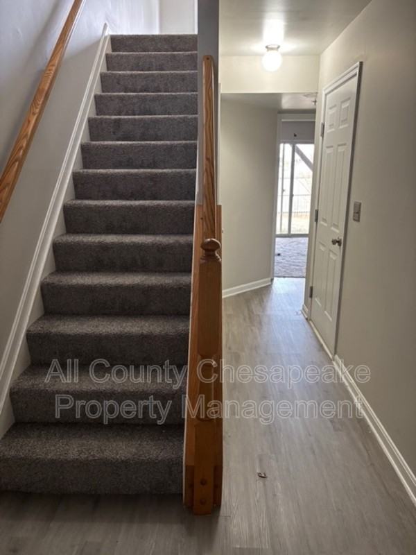 658 Hunting Fields Rd - Photo 2 of 18