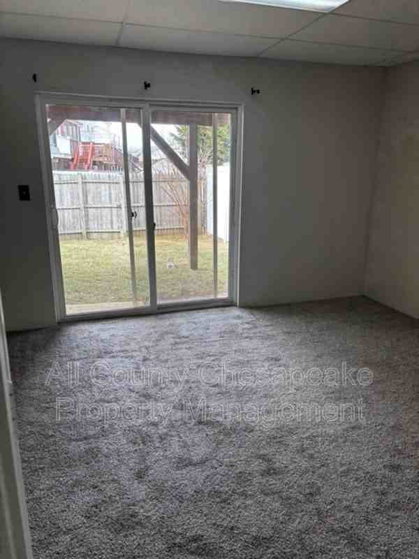 658 Hunting Fields Rd - Photo 3 of 18