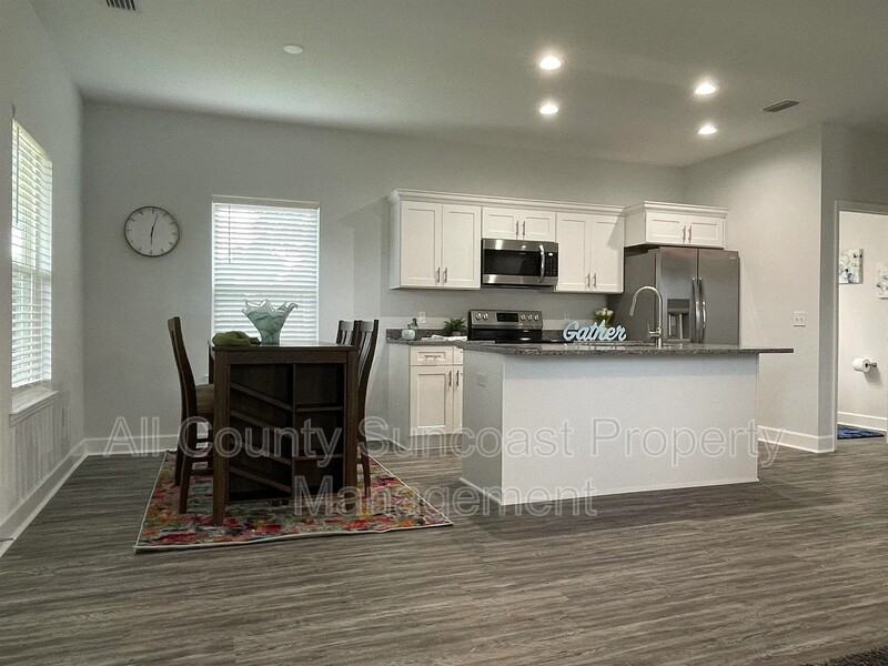 300 Bowman St - Photo 3 of 20