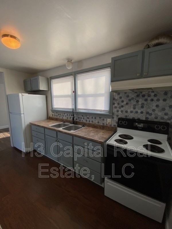 760 Washington St - Photo 3 of 18