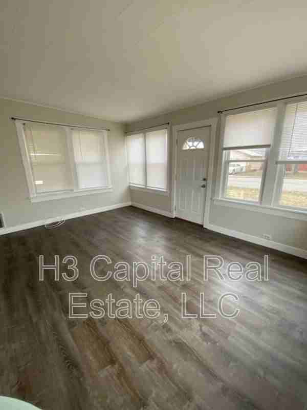 2446 E 27th St - Photo 2 of 11