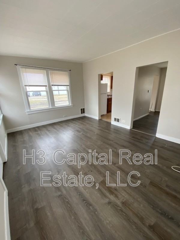 2446 E 27th St - Photo 3 of 11