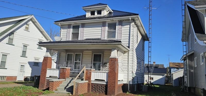 916 Roslyn Ave Sw Uppr - Photo 2 of 9