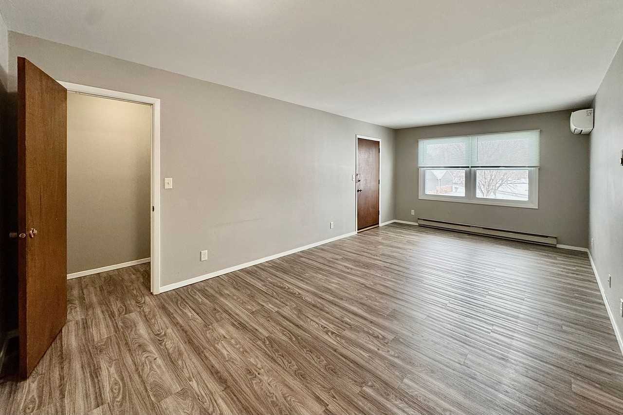 Eagle Rock 1 - Photo 7 of 31