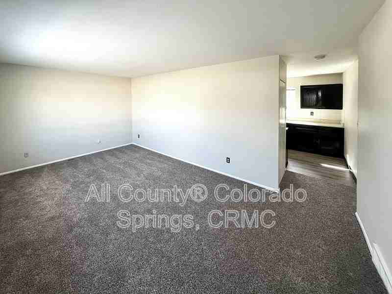 3463 Colony Hills Rd - Photo 3 of 20