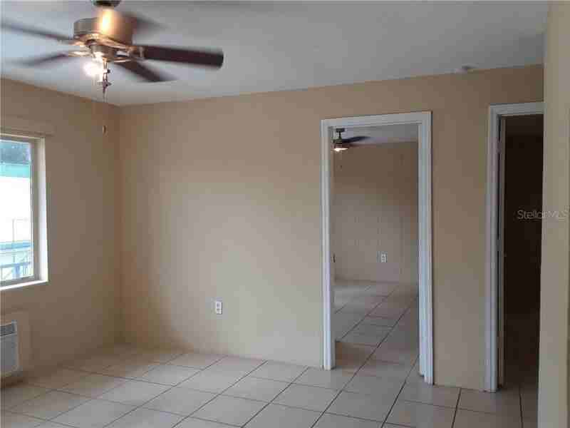 1032 W Jefferson St #3 - Photo 7 of 12
