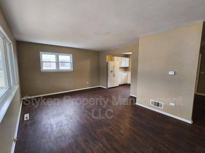 7214 E 1st St - Photo 2 of 10