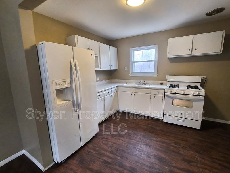 7214 E 1st St - Photo 3 of 10