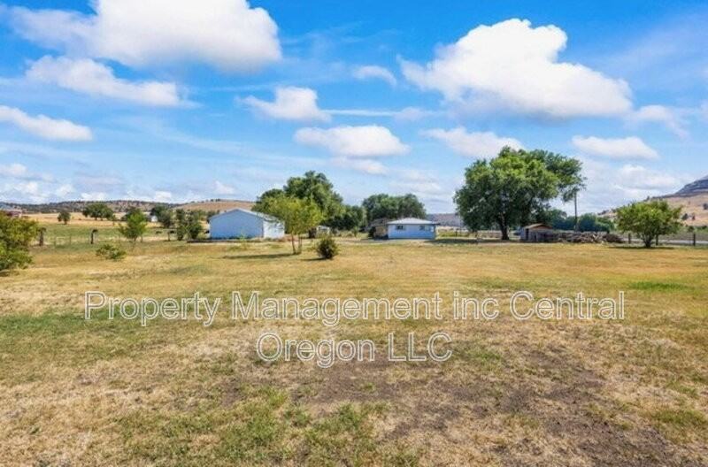 9581 Ne Gateway Ave - Photo 3 of 16