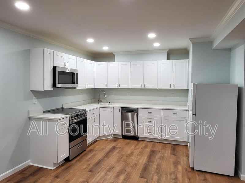 2002B Hampton Shores Dr - Photo 6 of 15