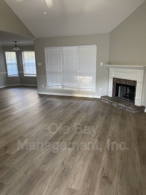 2030 Ark Dr E - Photo 2 of 10