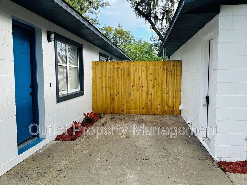 422 S Hill Ave - Photo 2 of 9