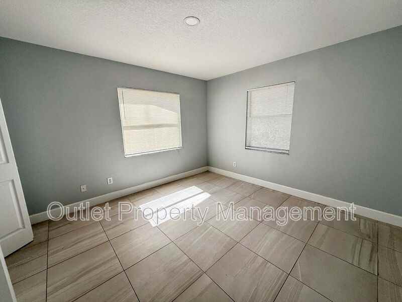 422 S Hill Ave - Photo 7 of 9