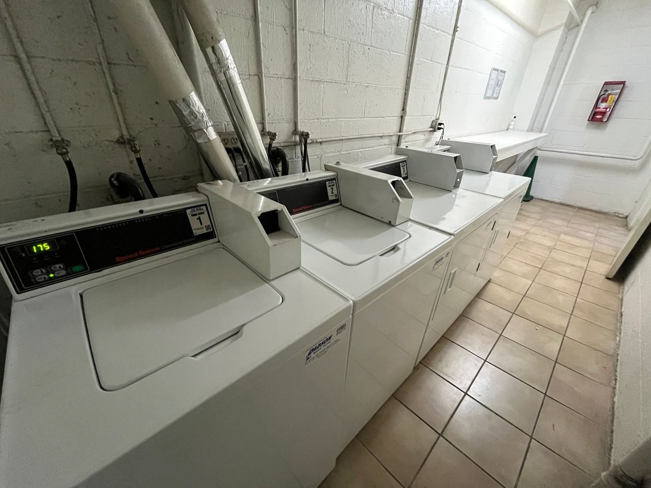 685 Kelton Ave - Photo 4 of 6