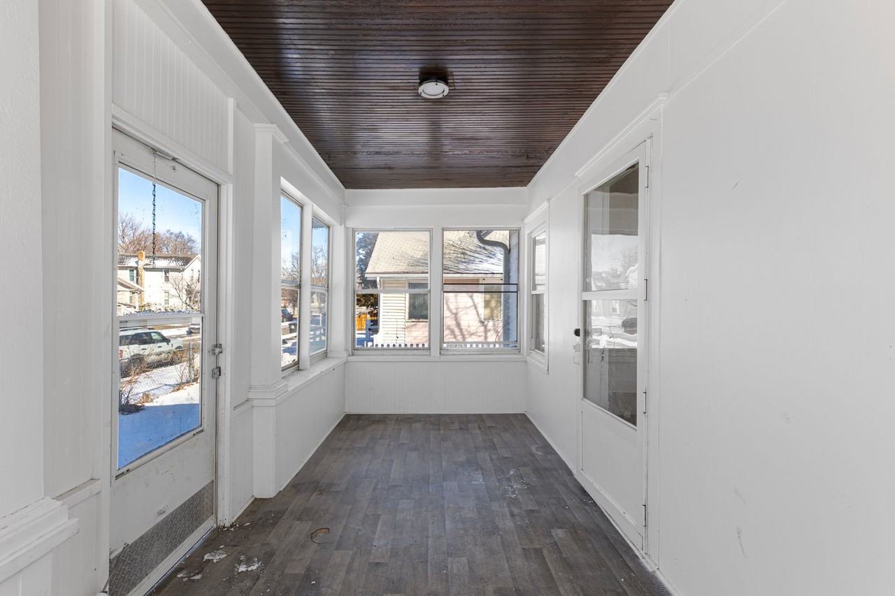 829 8th Ave - Photo 3 of 28