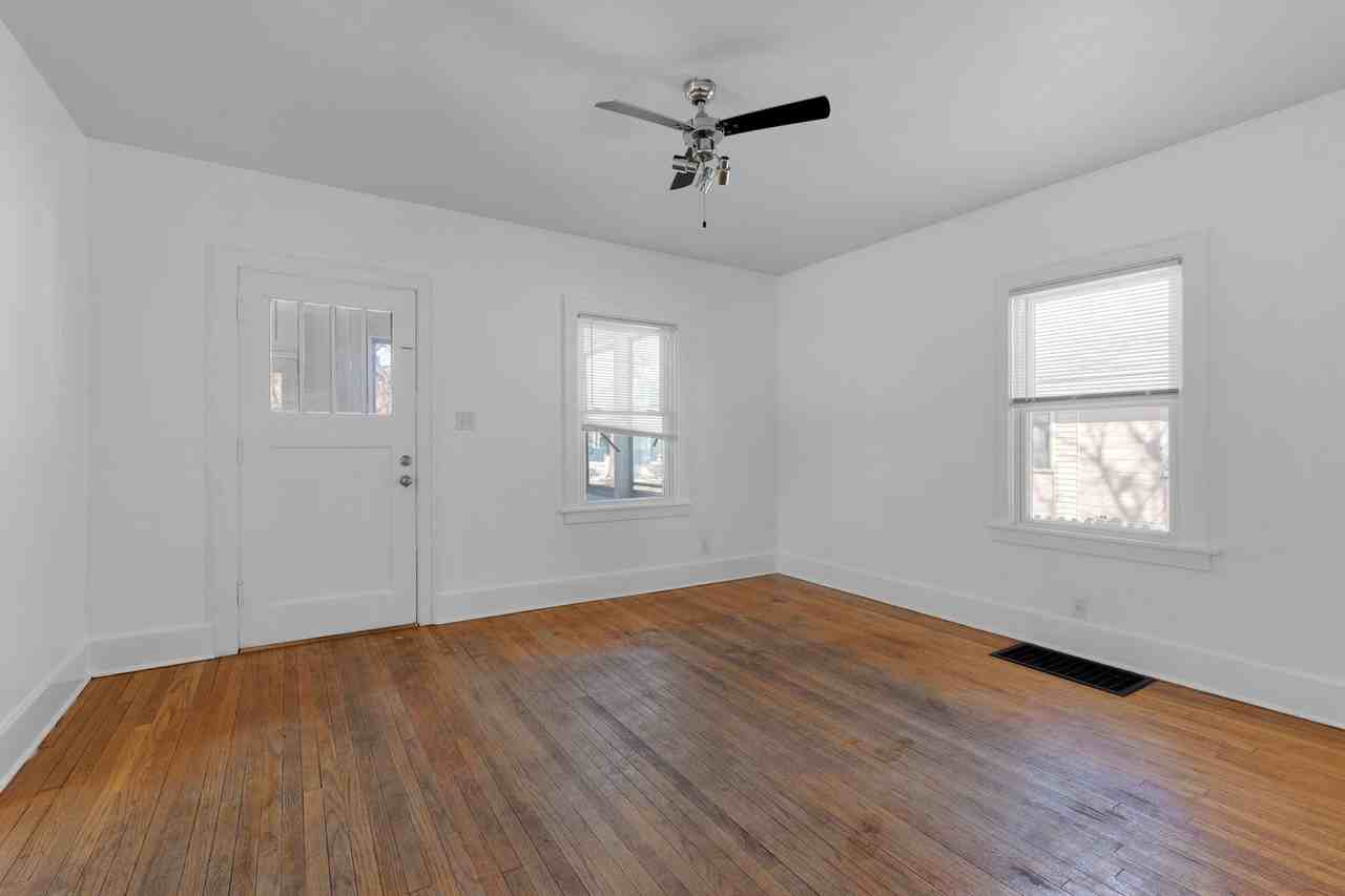 829 8th Ave - Photo 4 of 28
