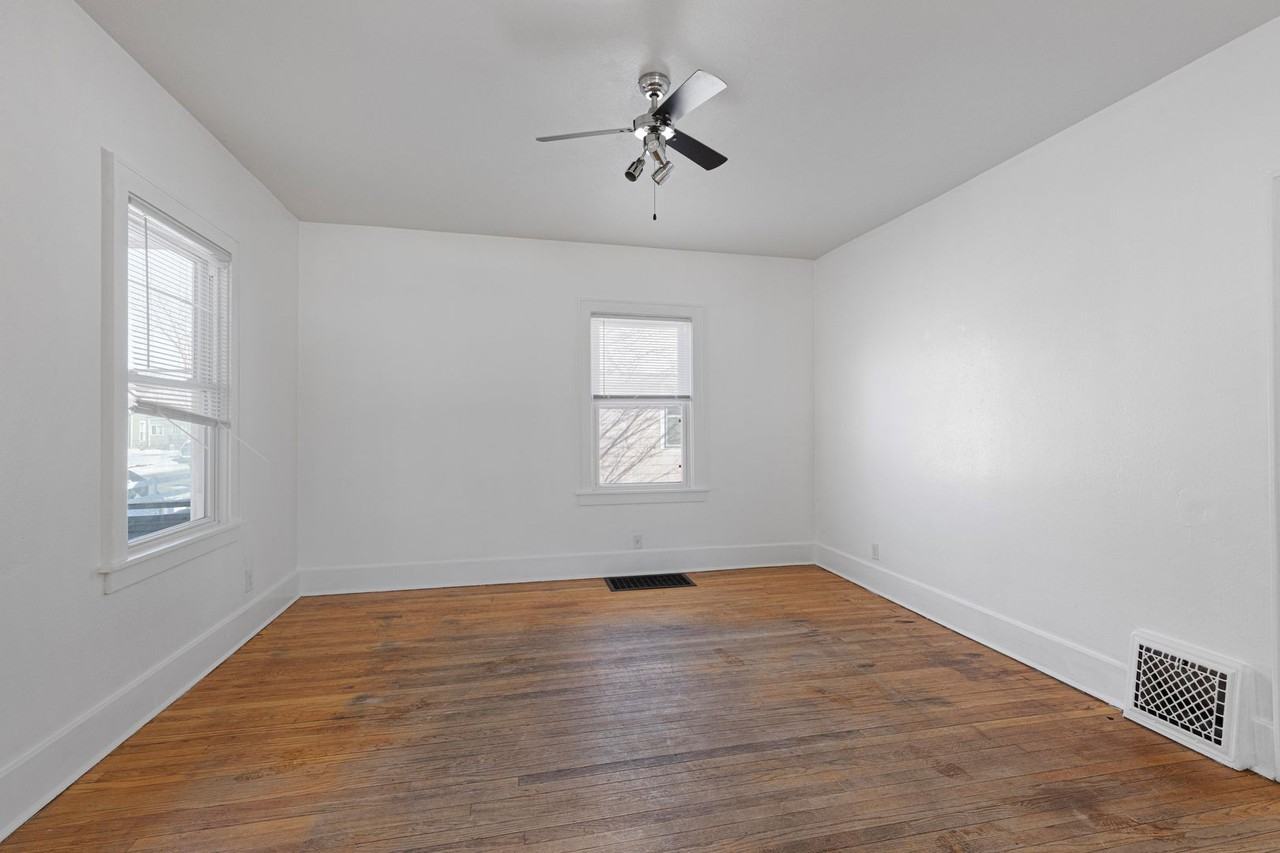 829 8th Ave - Photo 5 of 28