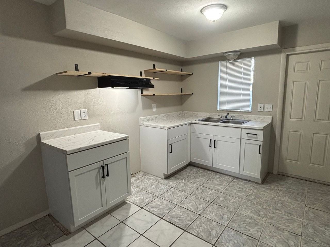 921 33rd Ave W - Photo 2 of 16