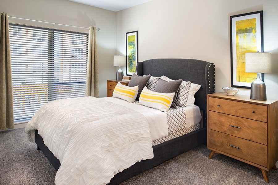 2700 University - Photo 4 of 19