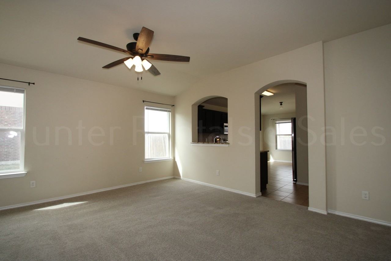 5303 Frisco Dr - Photo 5 of 28