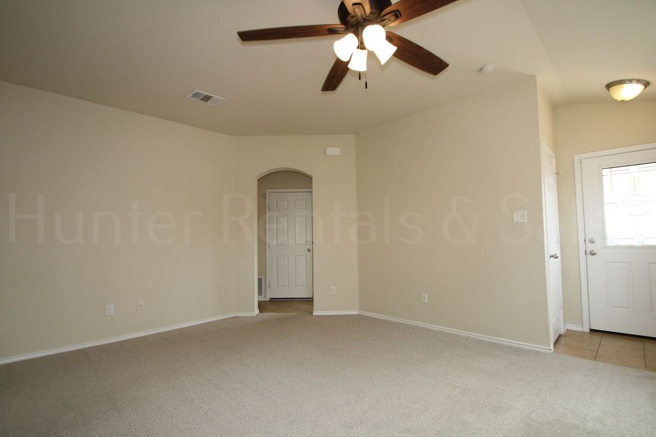 5303 Frisco Dr - Photo 6 of 28