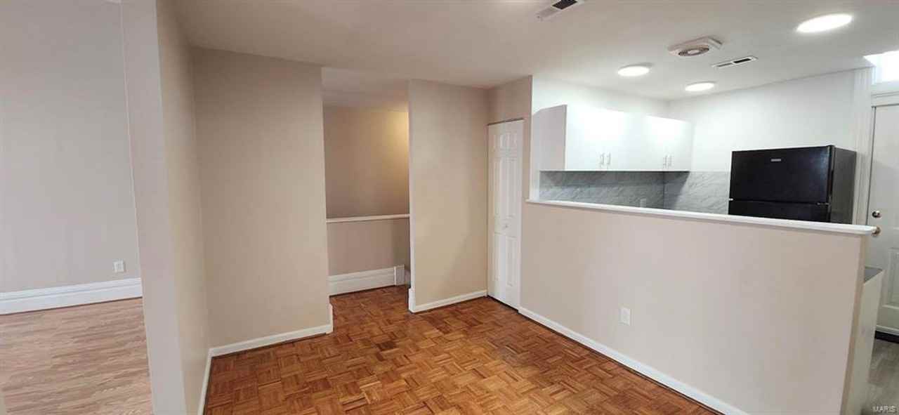 2005 California Ave - Photo 2 of 6