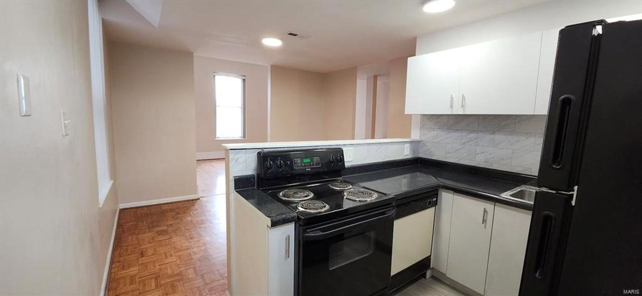 2005 California Ave - Photo 3 of 6