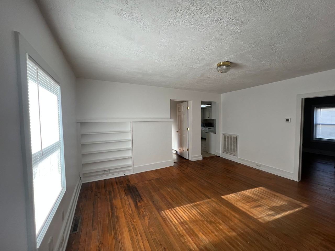 224 Howard St - Photo 3 of 14