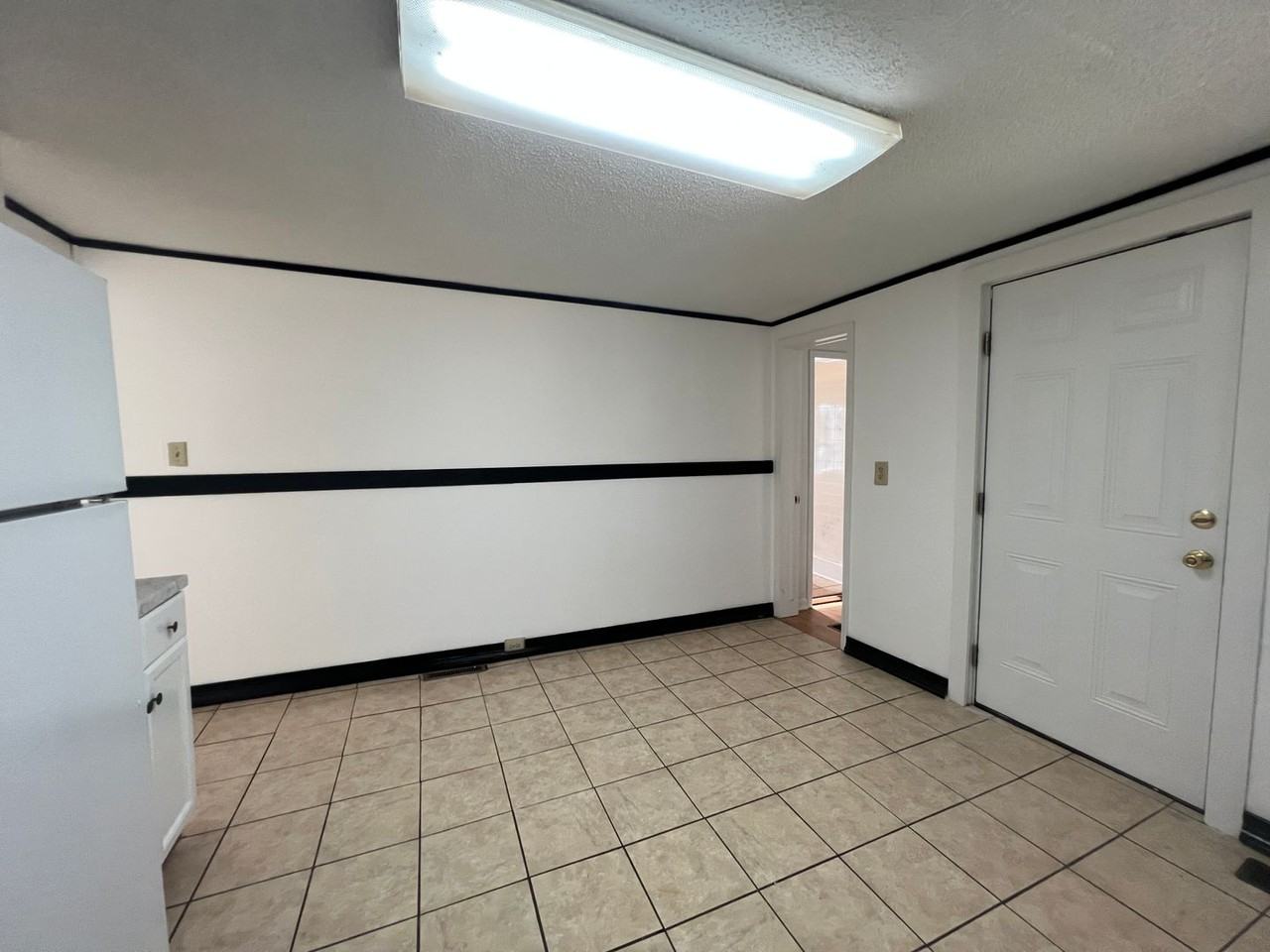 224 Howard St - Photo 5 of 16