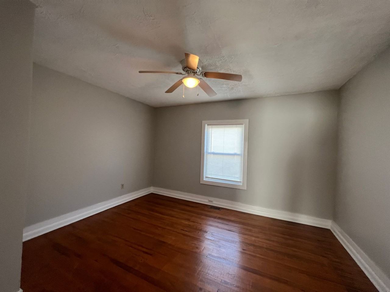 224 Howard St - Photo 7 of 16