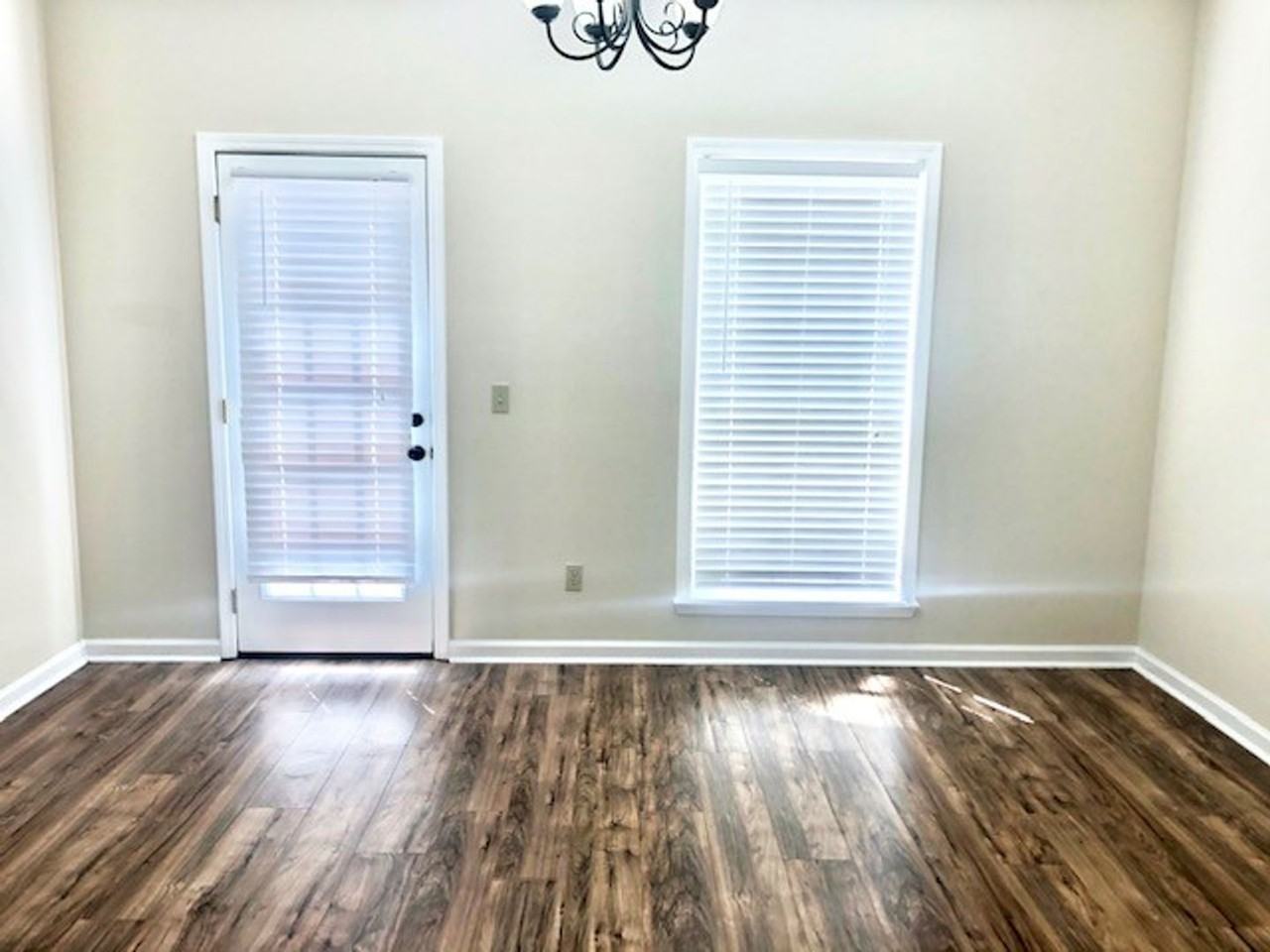 112 Twin Gates Dr - Photo 2 of 9