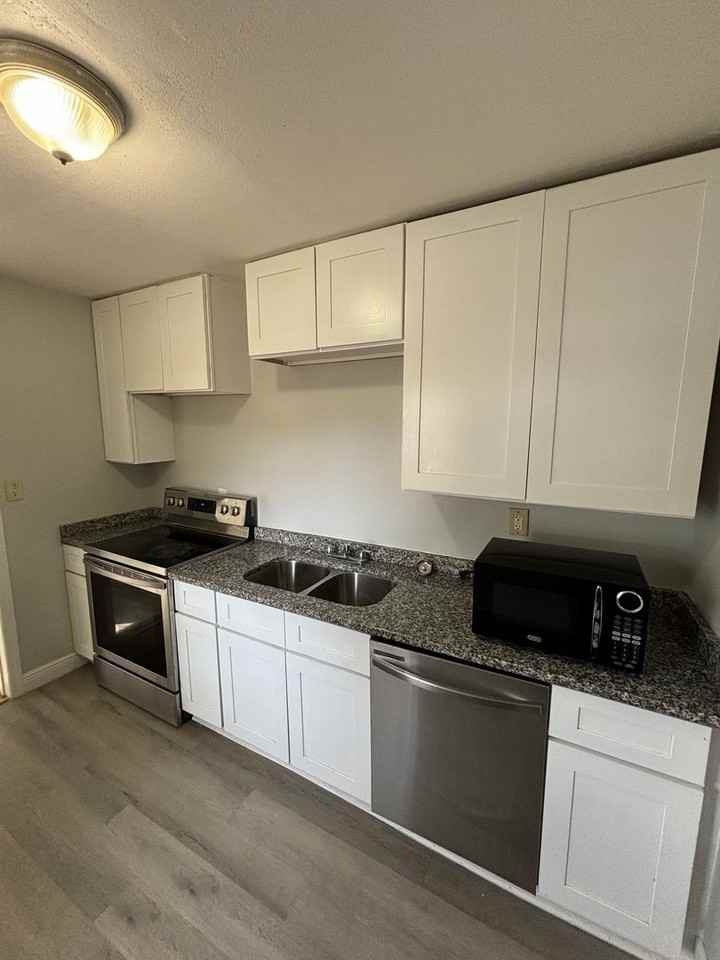 2912 23rd St N - Photo 2 of 9