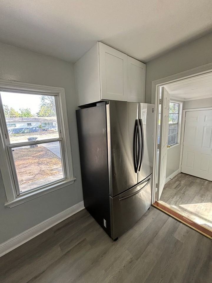 2912 23rd St N - Photo 3 of 9