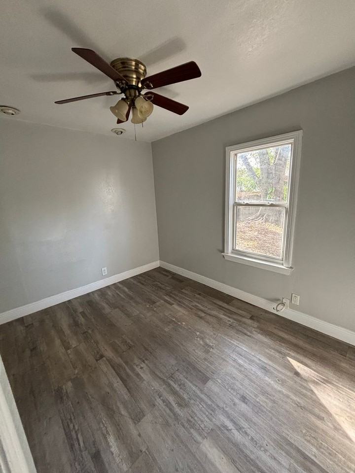 2912 23rd St N - Photo 6 of 9