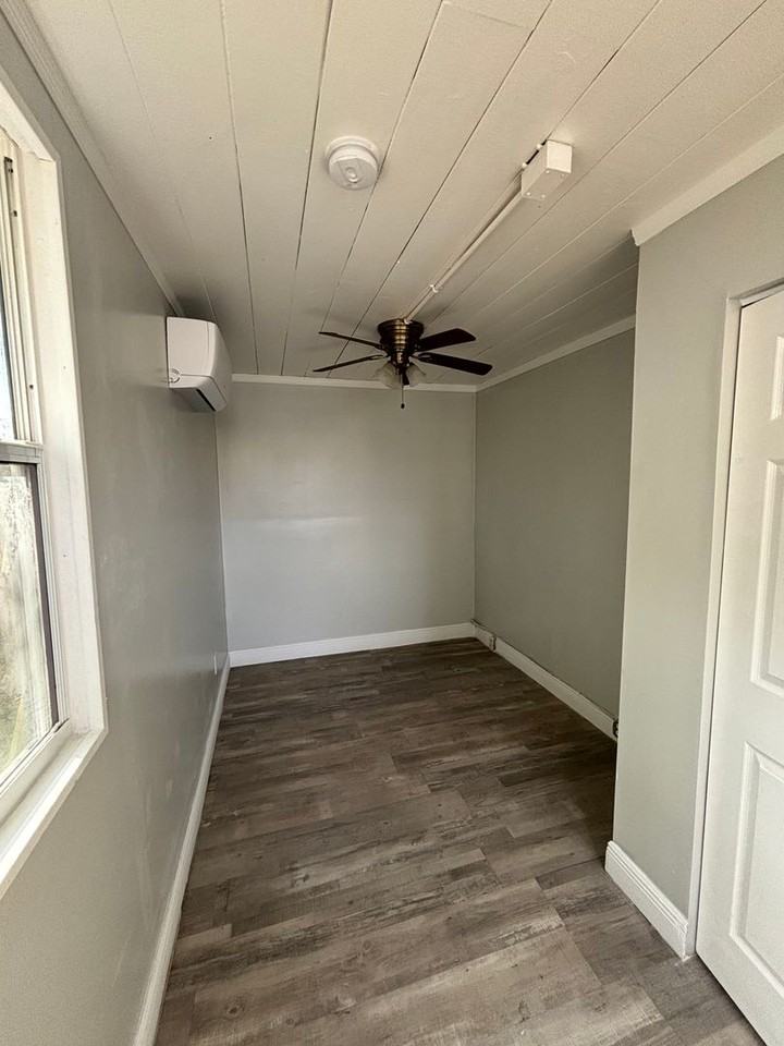 2912 23rd St N - Photo 7 of 9