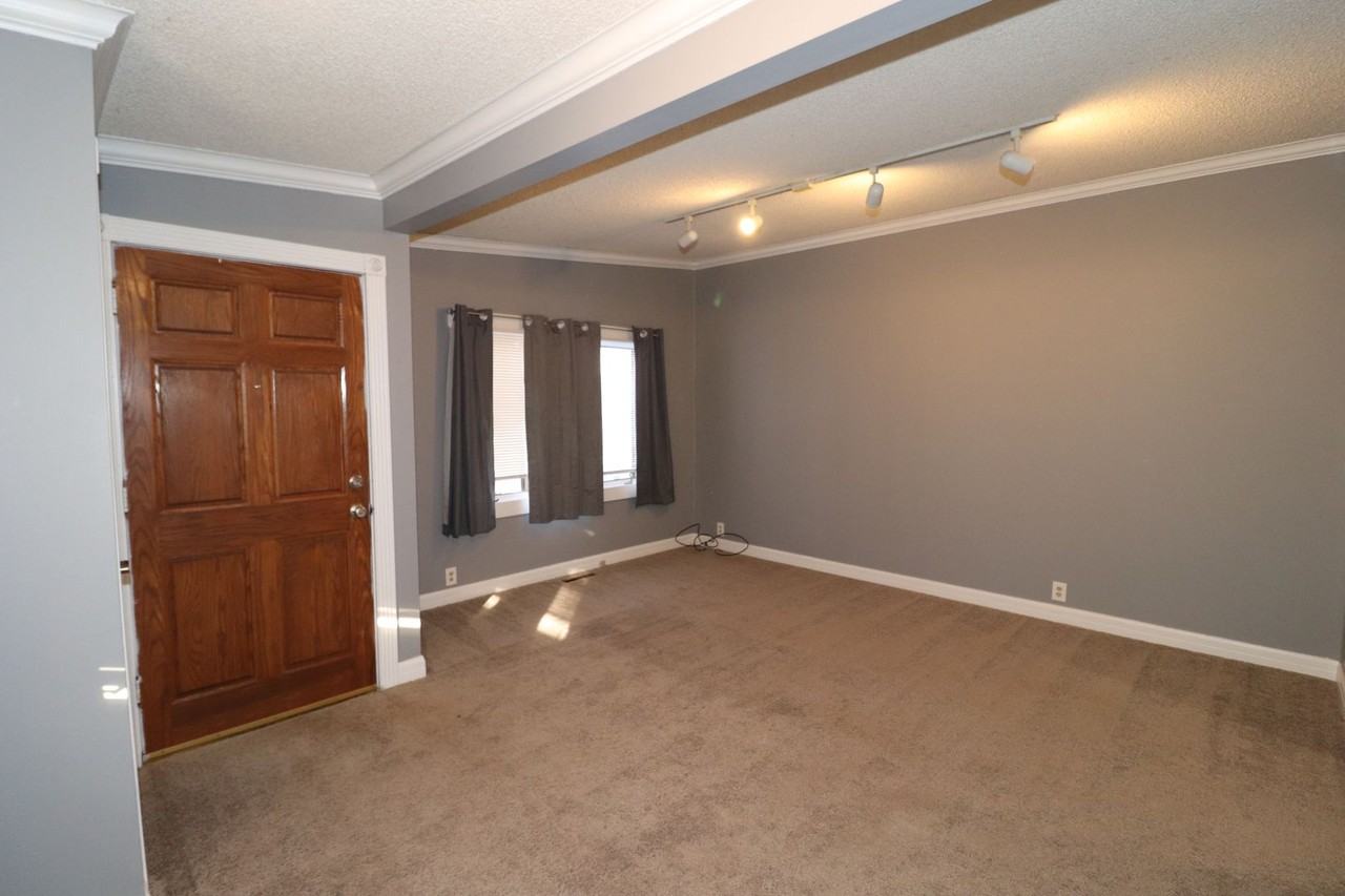 403 W 4th St - Photo 5 of 19