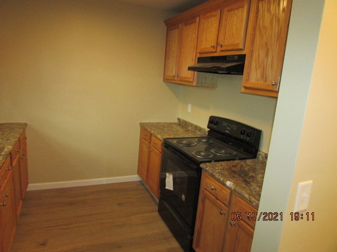 990B Mayfield Dr - Photo 4 of 11