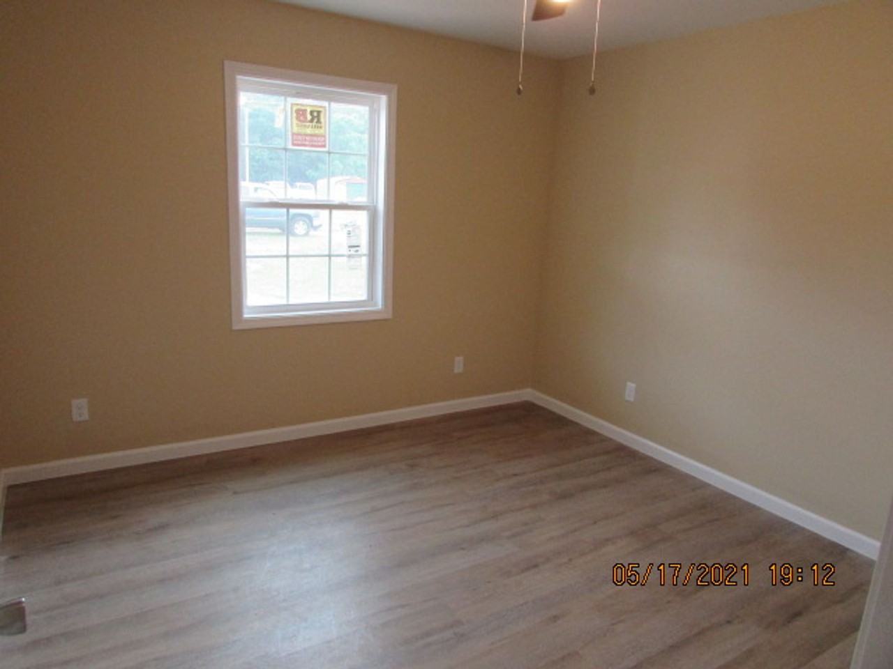 990B Mayfield Dr - Photo 5 of 11