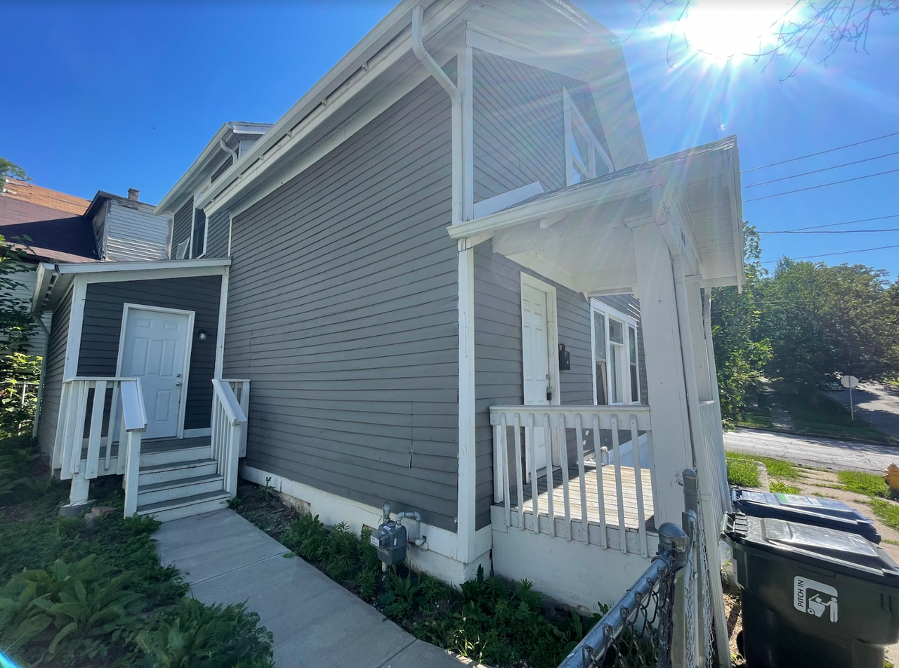 702 W 7th St - Photo 2 of 18