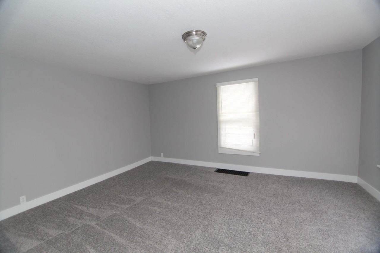 702 W 7th St - Photo 3 of 18