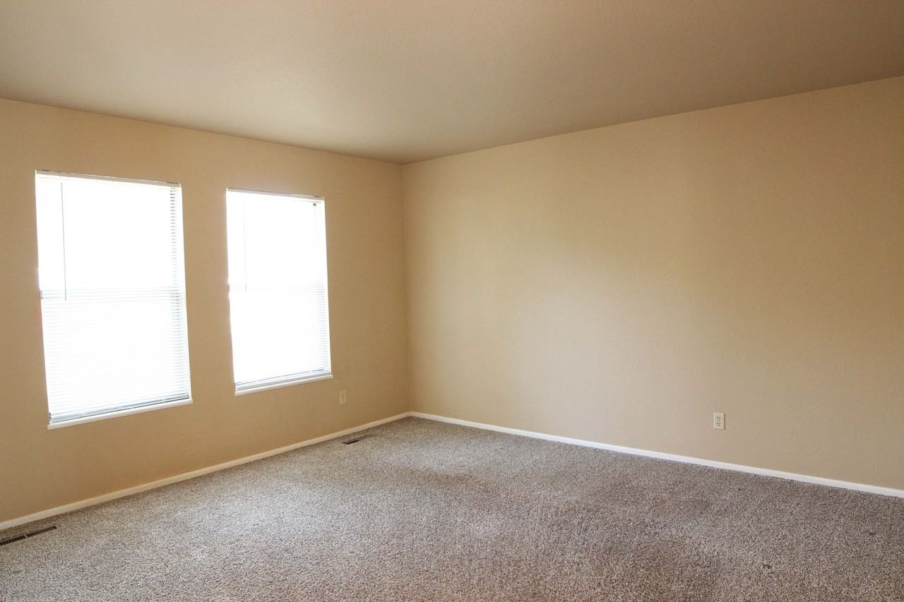 3412 Worwick Dr - Photo 2 of 17