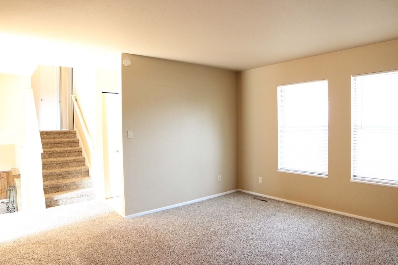 3412 Worwick Dr - Photo 3 of 17