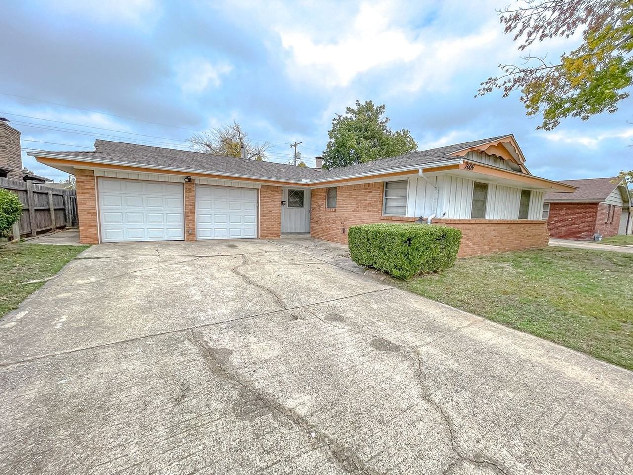7609 Nw 28th St - Photo 2 of 22