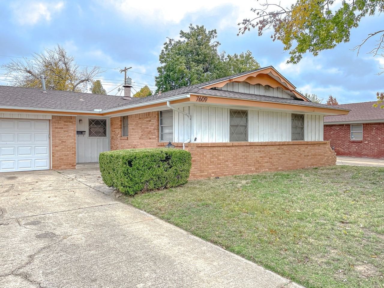 7609 Nw 28th St - Photo 3 of 22