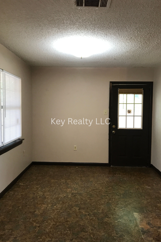 61 15th St - Photo 2 of 10