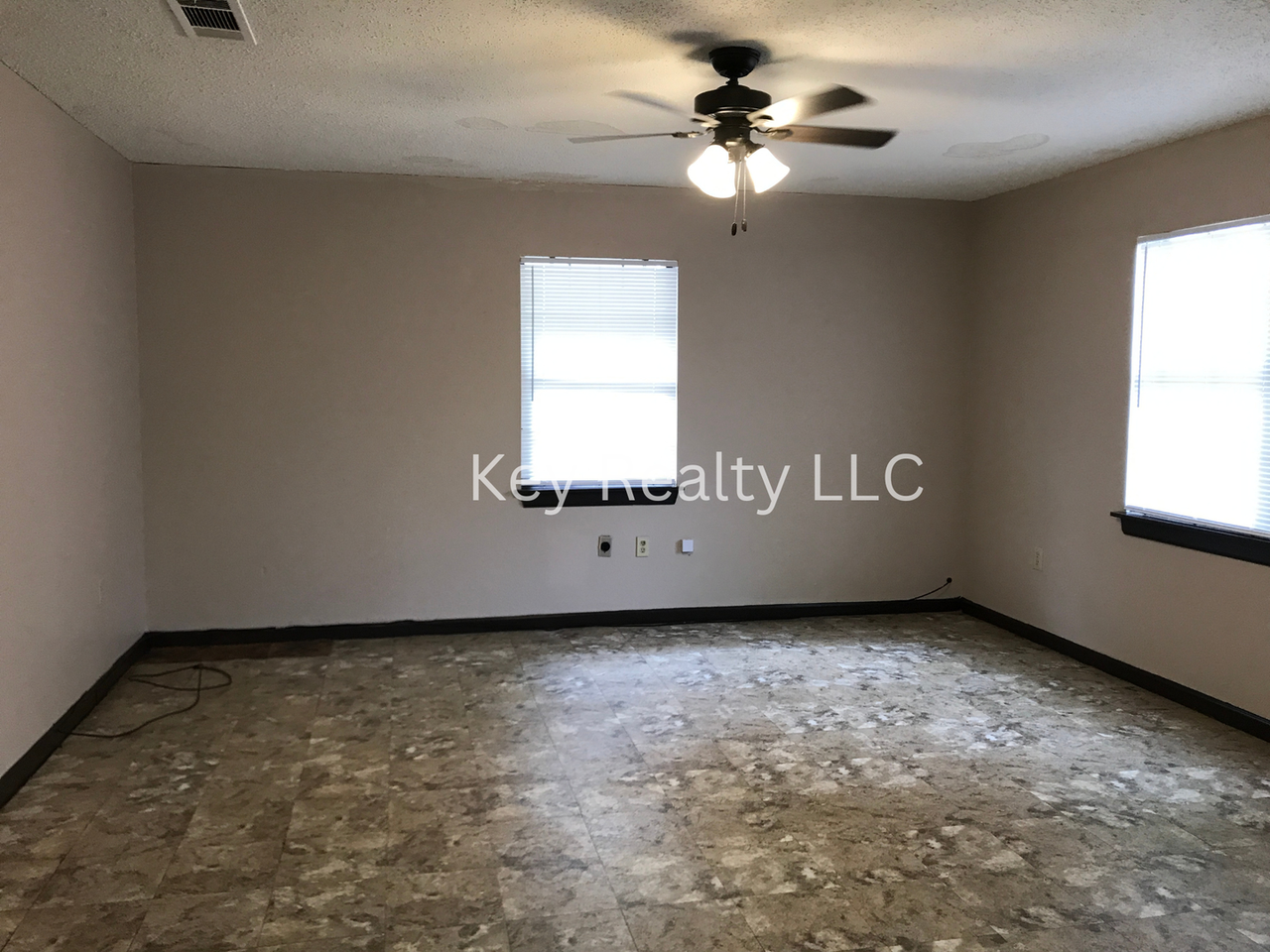 61 15th St - Photo 3 of 10