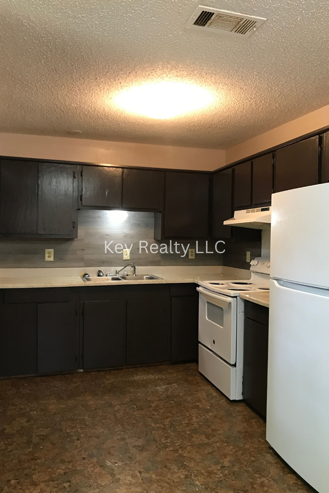 61 15th St - Photo 4 of 10