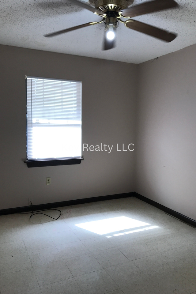 61 15th St - Photo 5 of 10