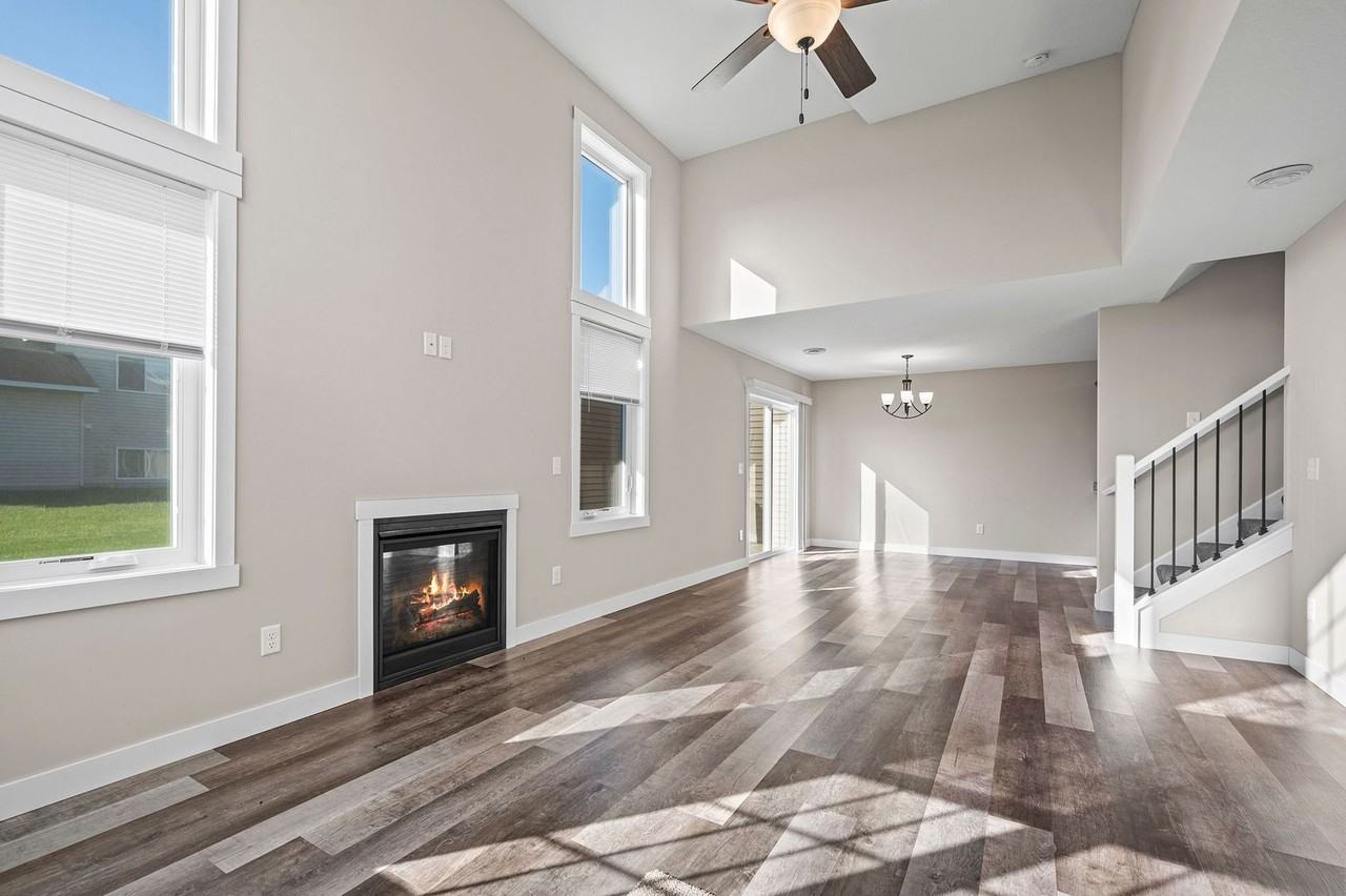 531 Meadow Ln - Photo 2 of 22