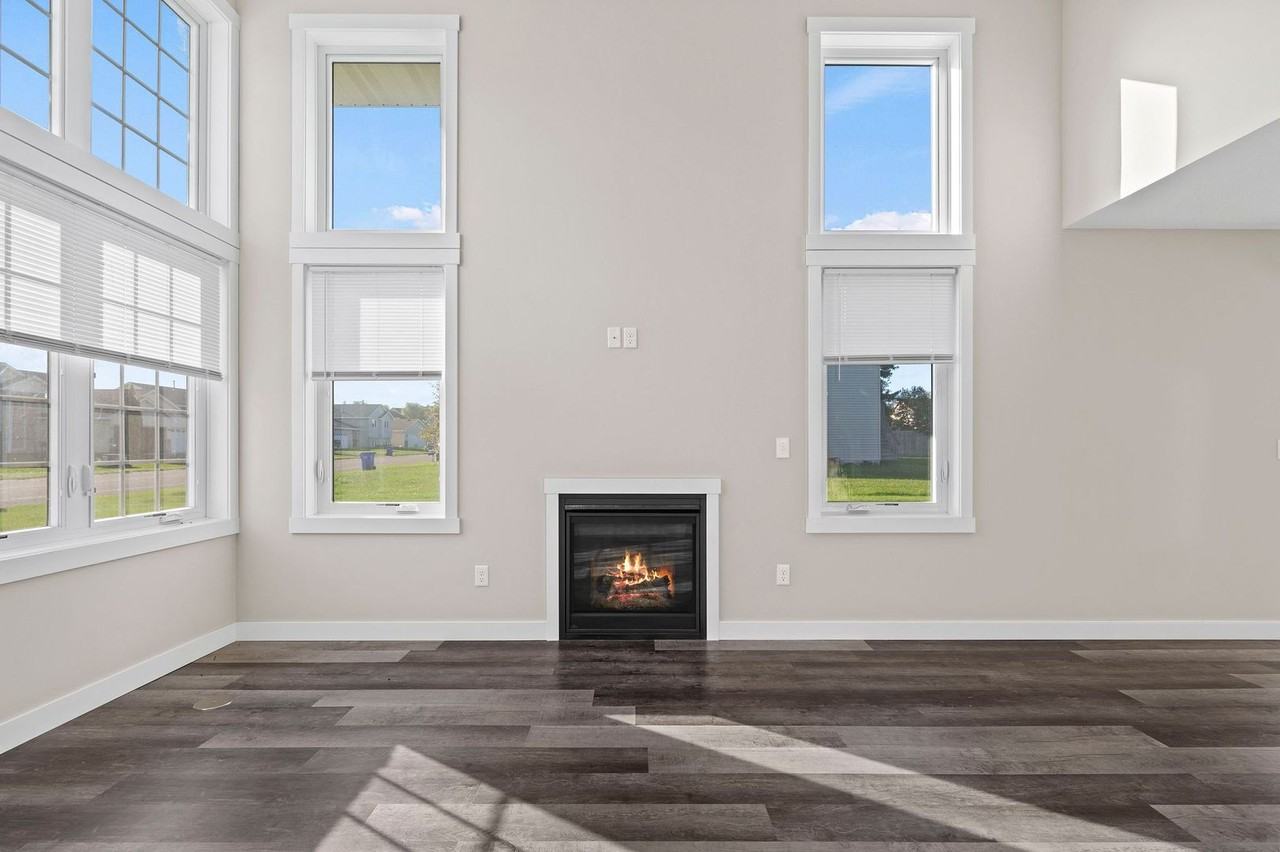 531 Meadow Ln - Photo 3 of 22